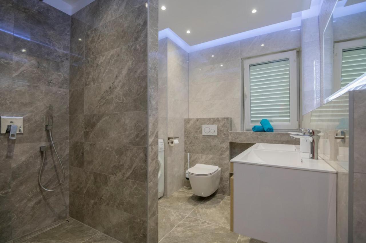Apartments Radeljic Podstrana Bagian luar foto