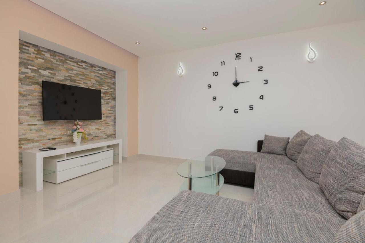 Apartments Radeljic Podstrana Bagian luar foto