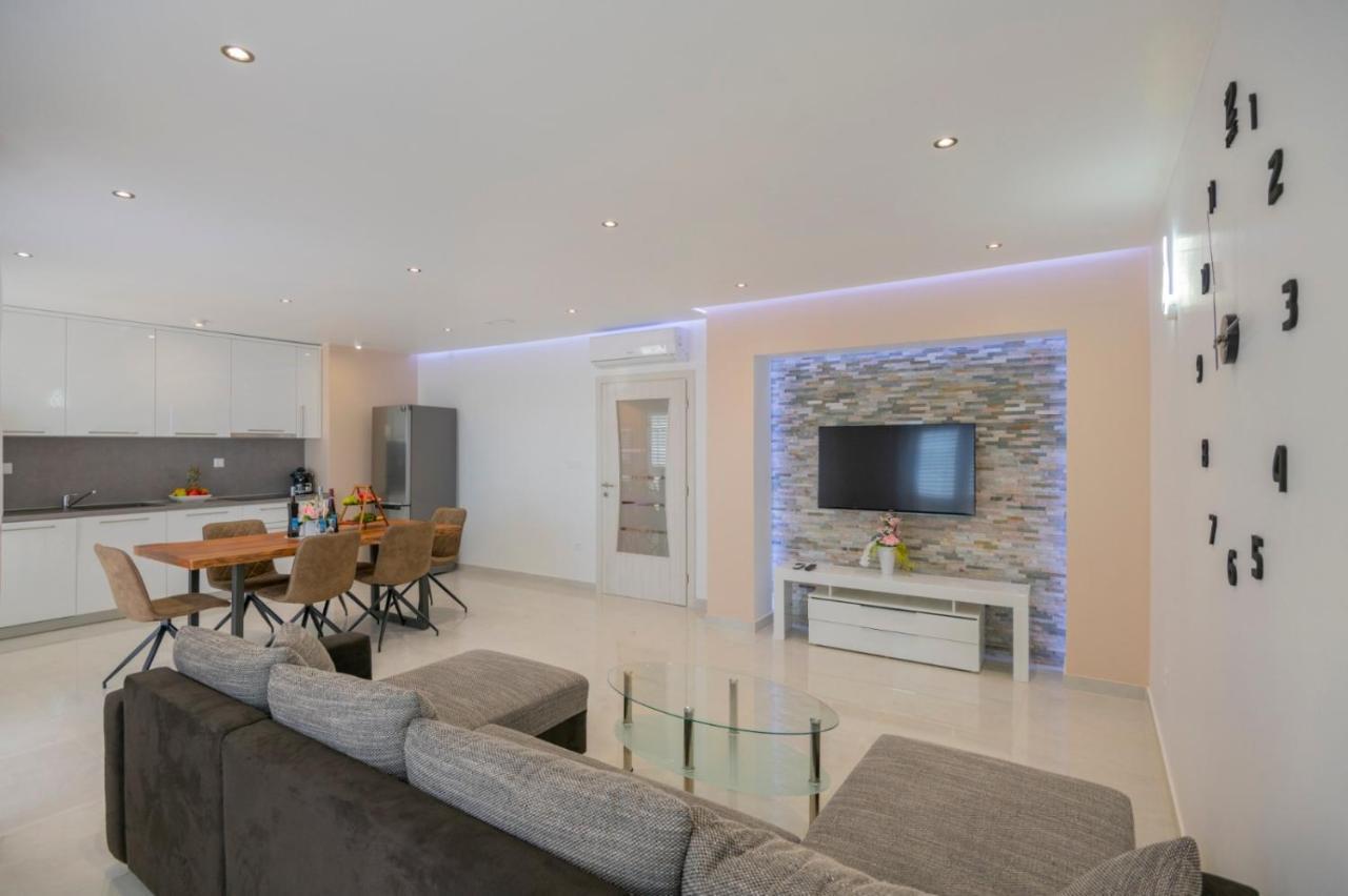 Apartments Radeljic Podstrana Bagian luar foto