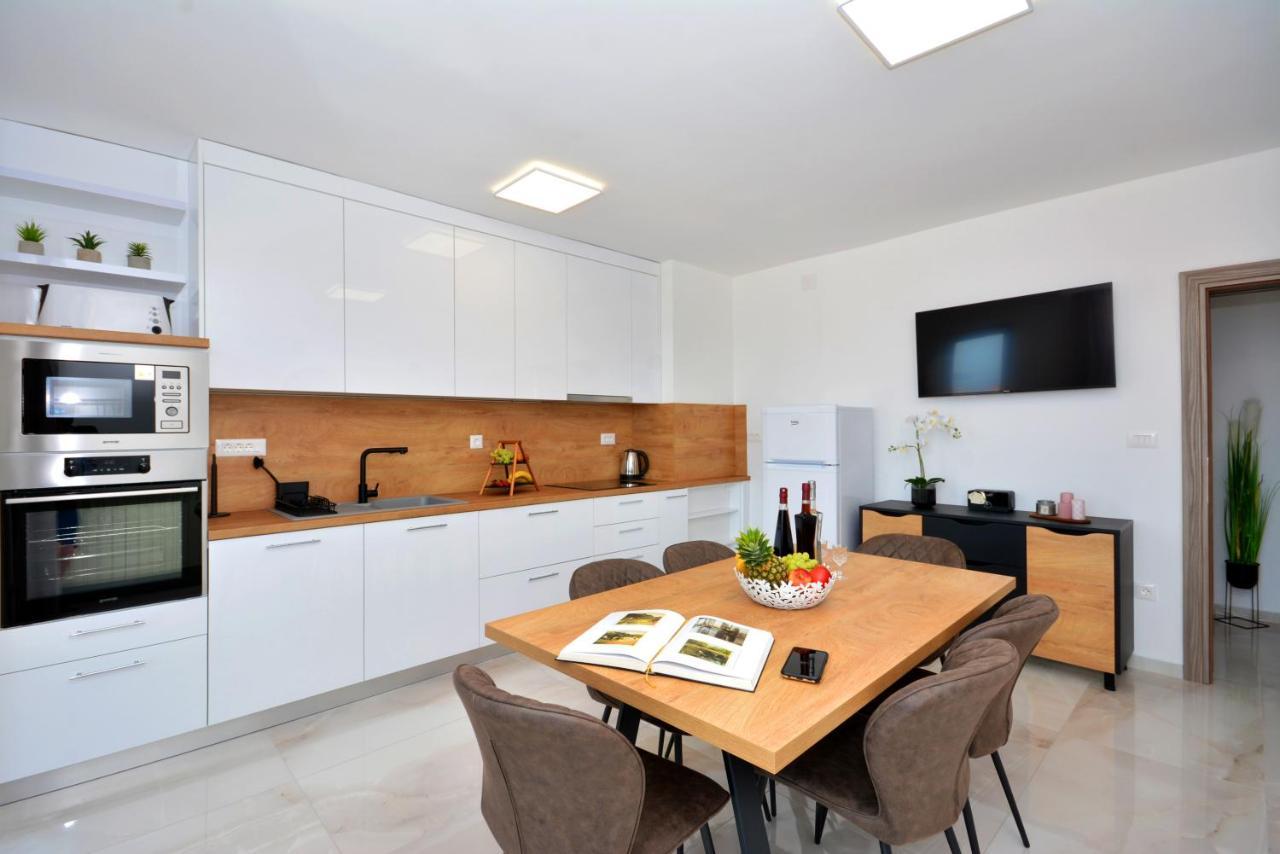 Apartments Radeljic Podstrana Bagian luar foto