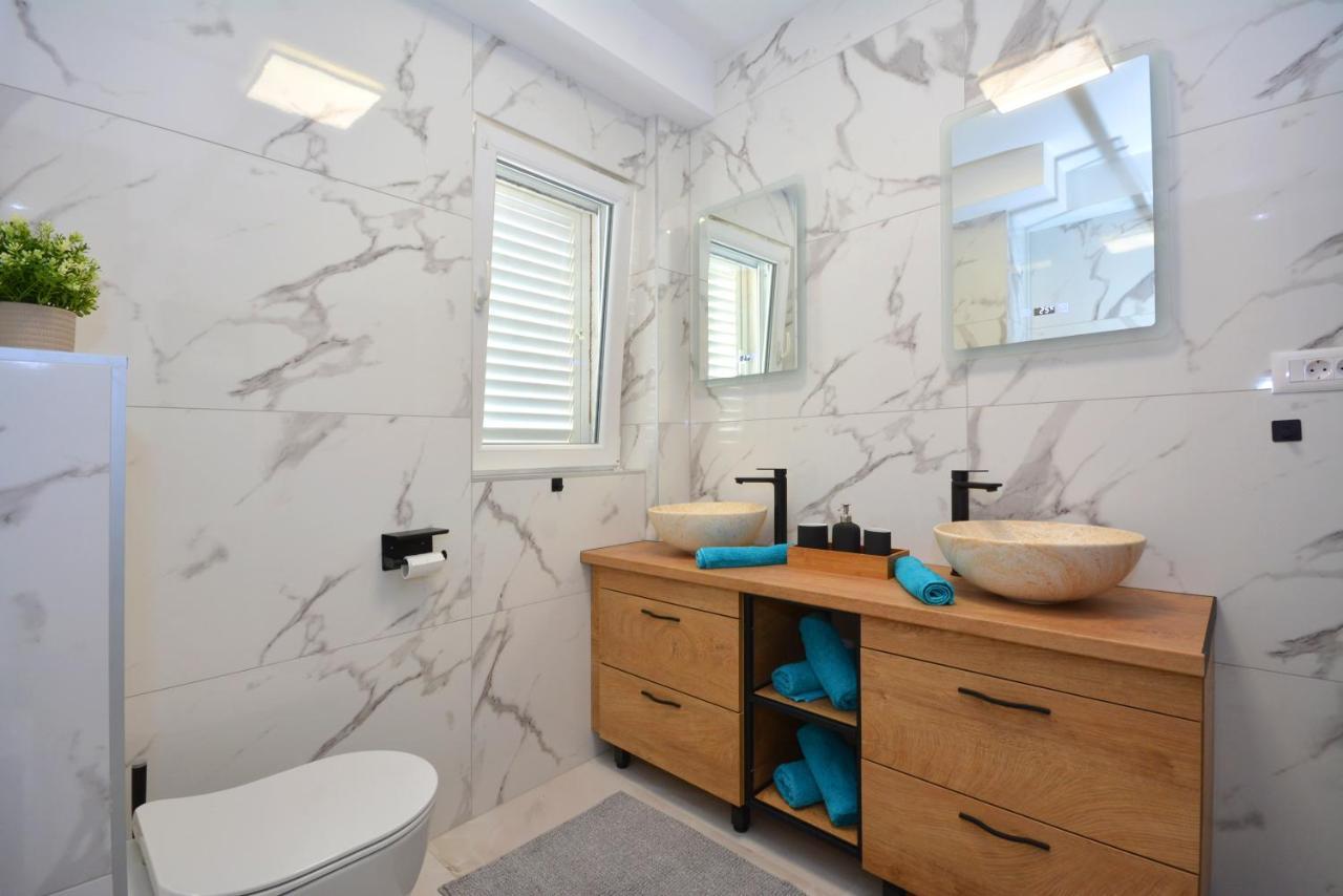 Apartments Radeljic Podstrana Bagian luar foto
