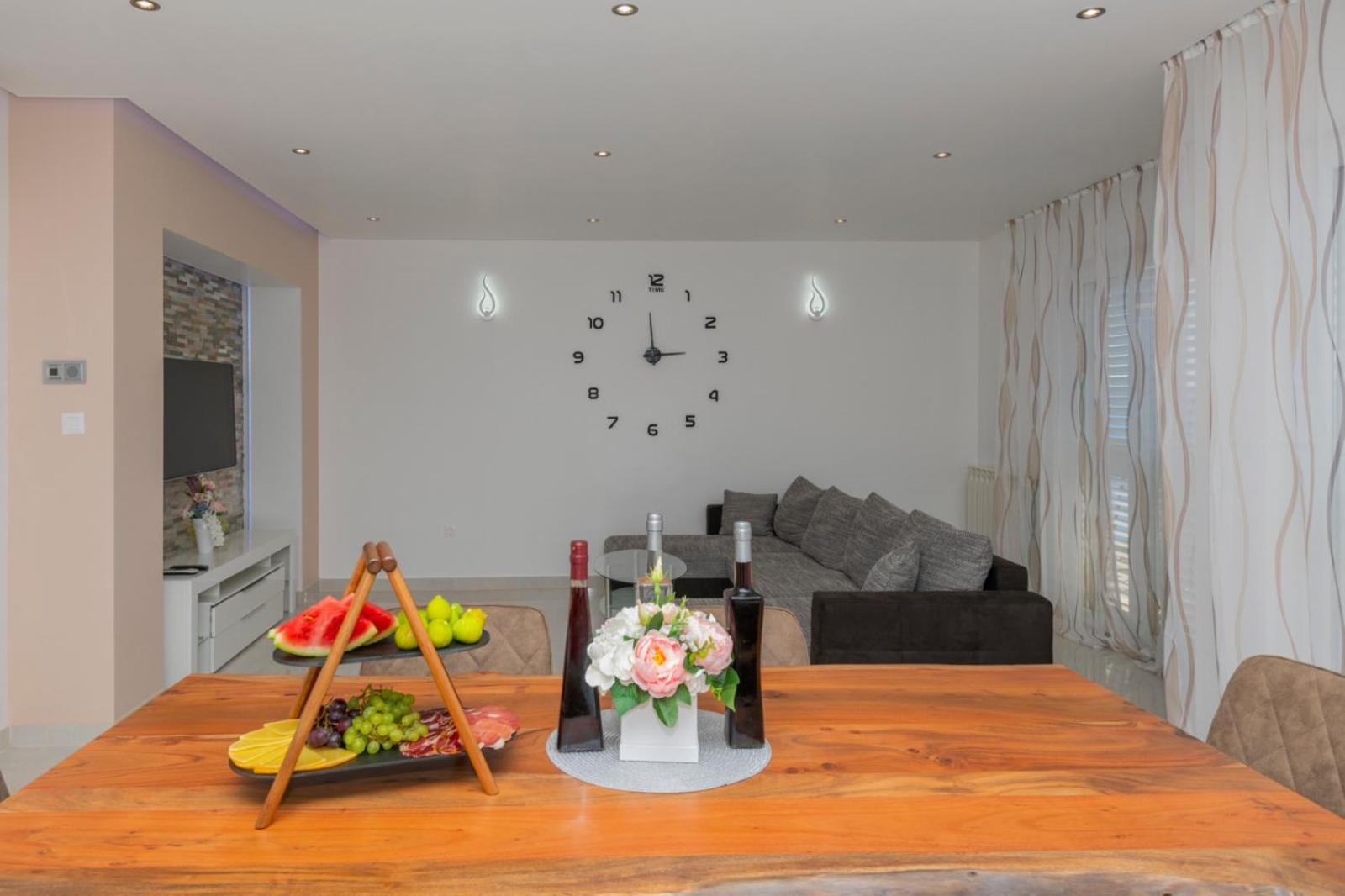 Apartments Radeljic Podstrana Ruang foto